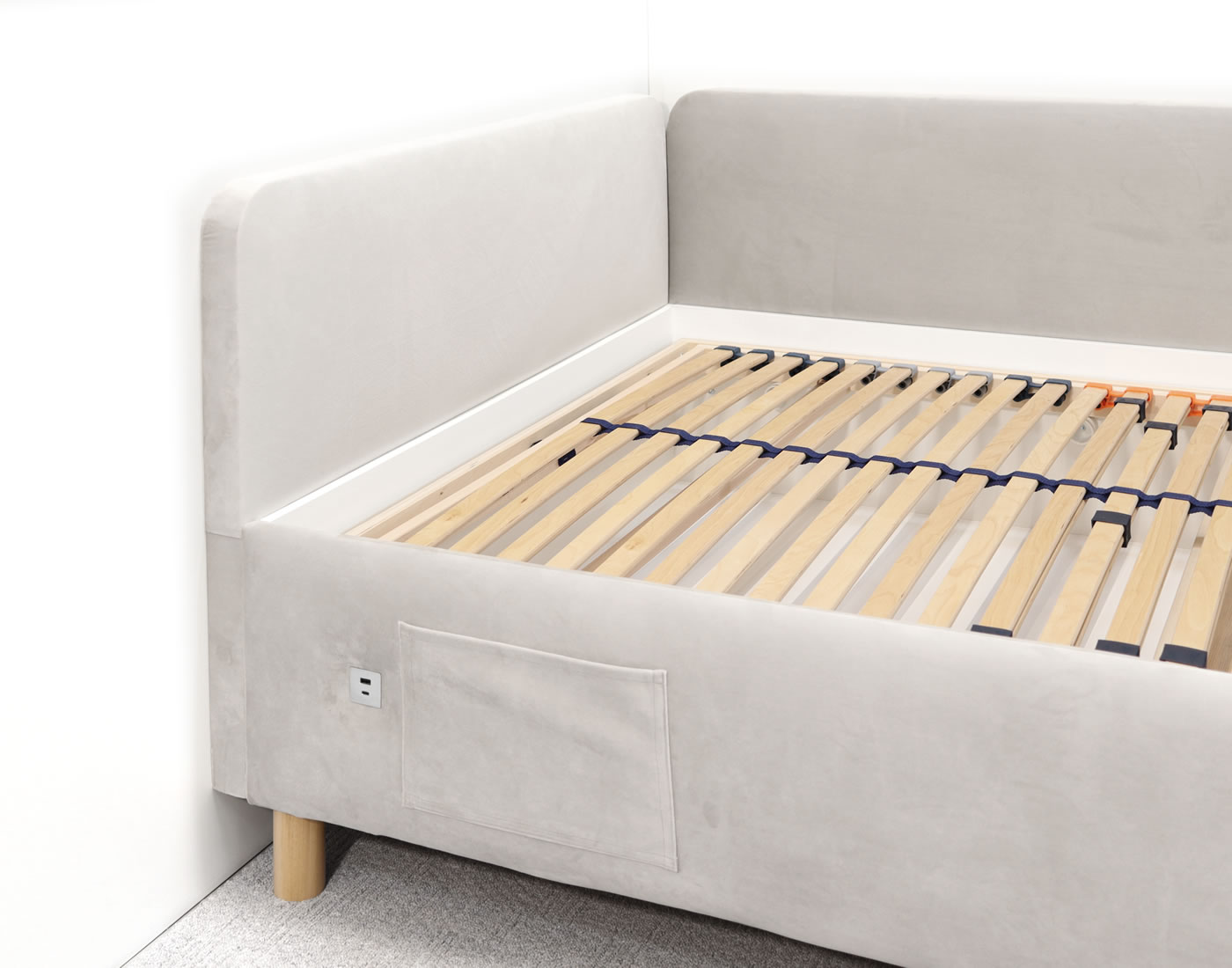 Kapsa a USB nabíječka postele Nexus