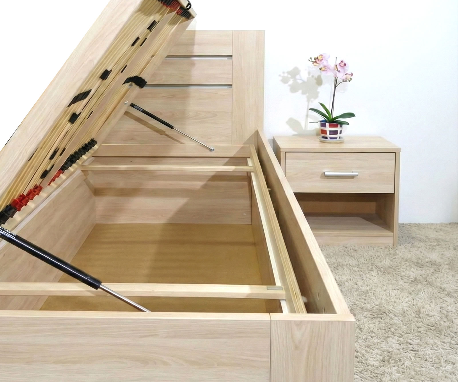 Komfortní výška a pevné spojení postele