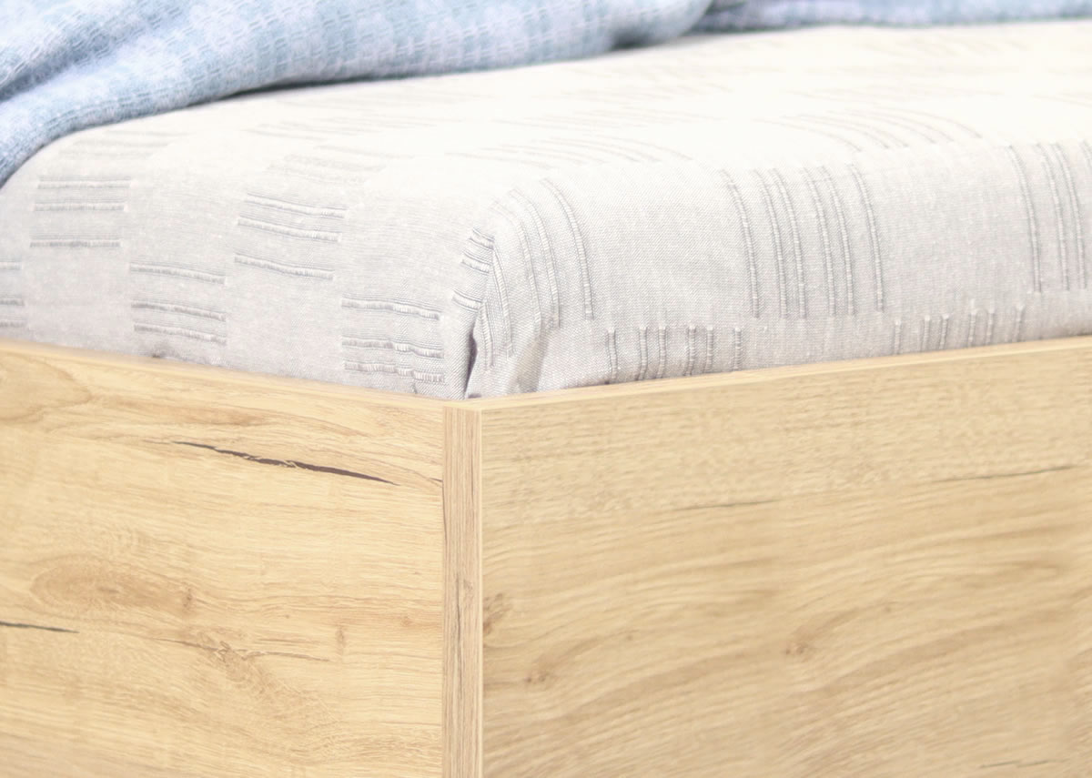 Detail opracování postele Hugo