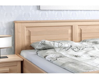 Detail - čelo postel z masivu Martina