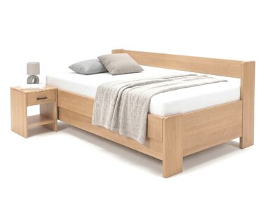 Zvýšená buková postel s roštem MIVA s bočním čelem, 90x200 Zvýšená buková postel s roštem MIVA s bočním čelem, 90x200