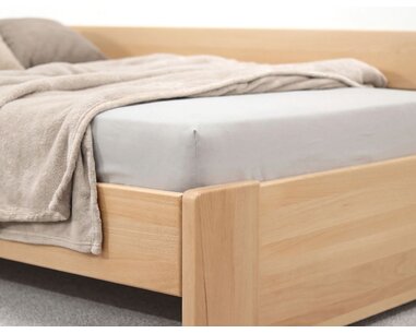 Zvýšená buková postel s roštem MIVA s bočním čelem, 90x200 Zvýšená buková postel s roštem MIVA s bočním čelem, 90x200