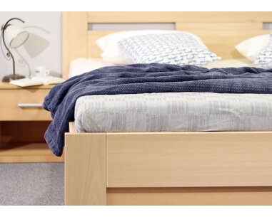 Postel Senátor - detail