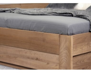 Detail rohu postele Valentin