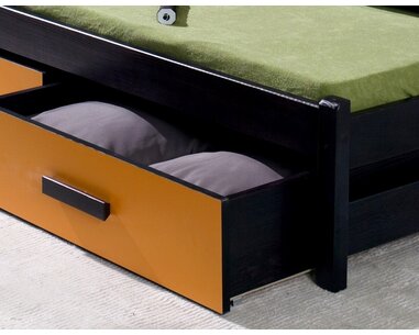 Poschoďová postel s přistýlkou a úložným prostorem pro 3 děti August, masiv borovice Poschoďová postel s přistýlkou a úložným prostorem pro 3 děti August, masiv borovice