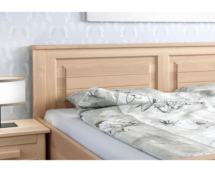 Detail - čelo postel z masivu Martina