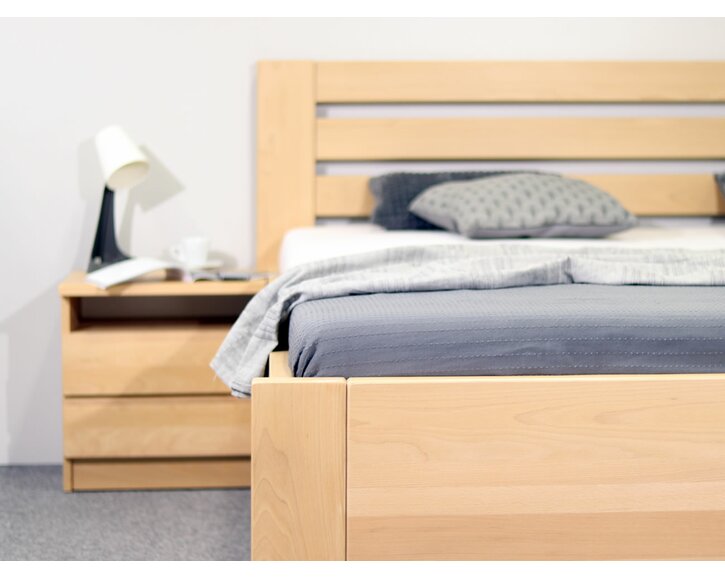 Postel Vanda - detail čela