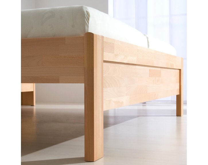 Zvýšená postel z masivu Karlo, masiv buk cink