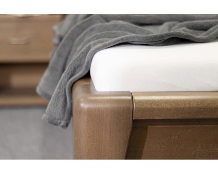 Detail provedení - postel dvoulůžko z masivu Constanta