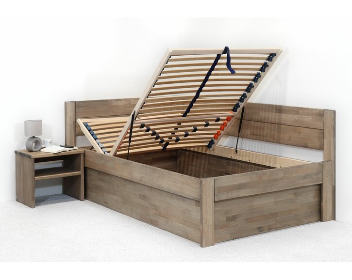 Detail čela - postel Timea pravá