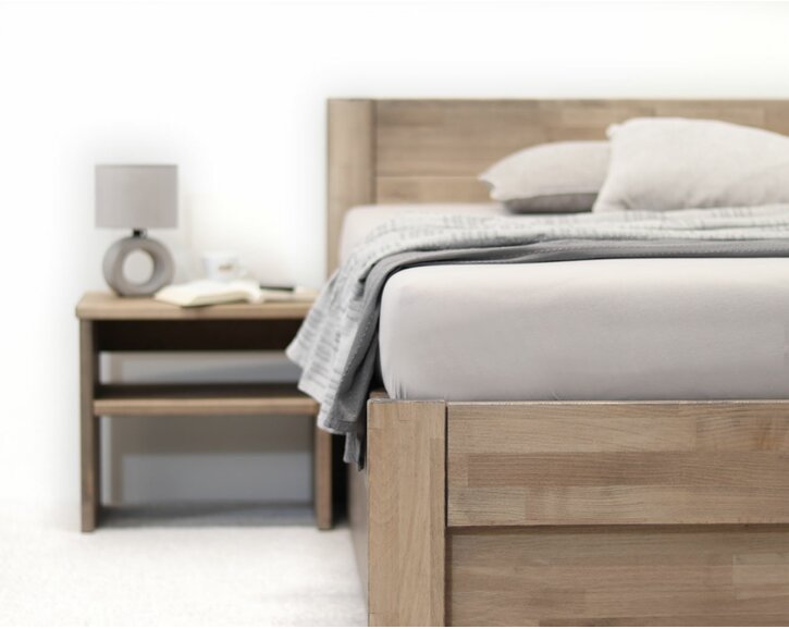 Detail čela - postel Timea pravá