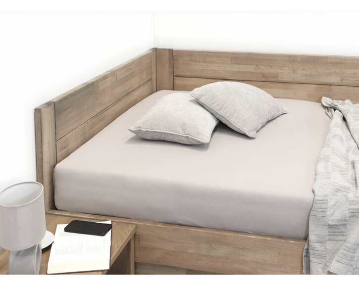 Detail čela - postel Timea pravá