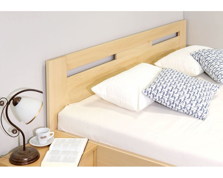 Detail čela postele Senátor