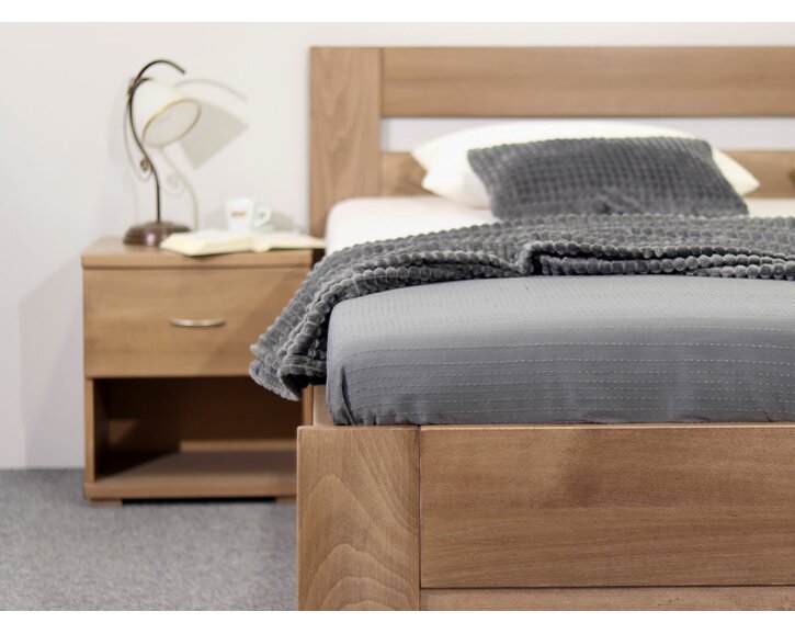 Detail čela postel Valentin