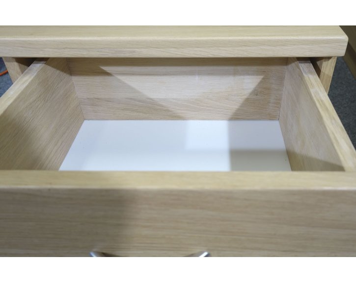 Noční stolek Bára 1zásuvkový, masiv dub Noční stolek Bára 1zásuvkový, masiv dub