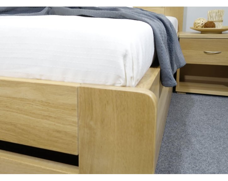 Dřevěná postel jednolůžko Justina, masiv dub