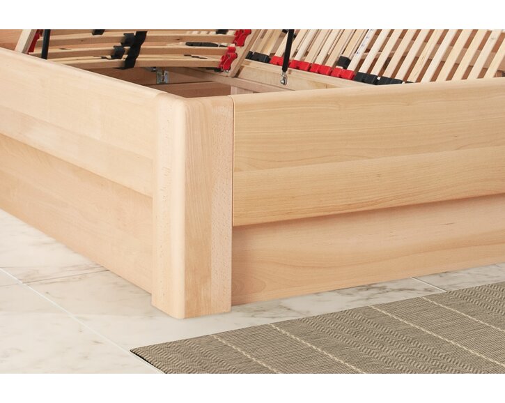 Detail nohy - postel z masivu Matrix