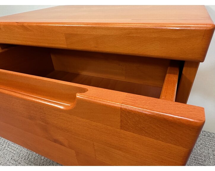 Nočný stolík z masívu, 2-zásuvkový F133, masív buk olše Nočný stolík z masívu, 2-zásuvkový F133, masív buk olše